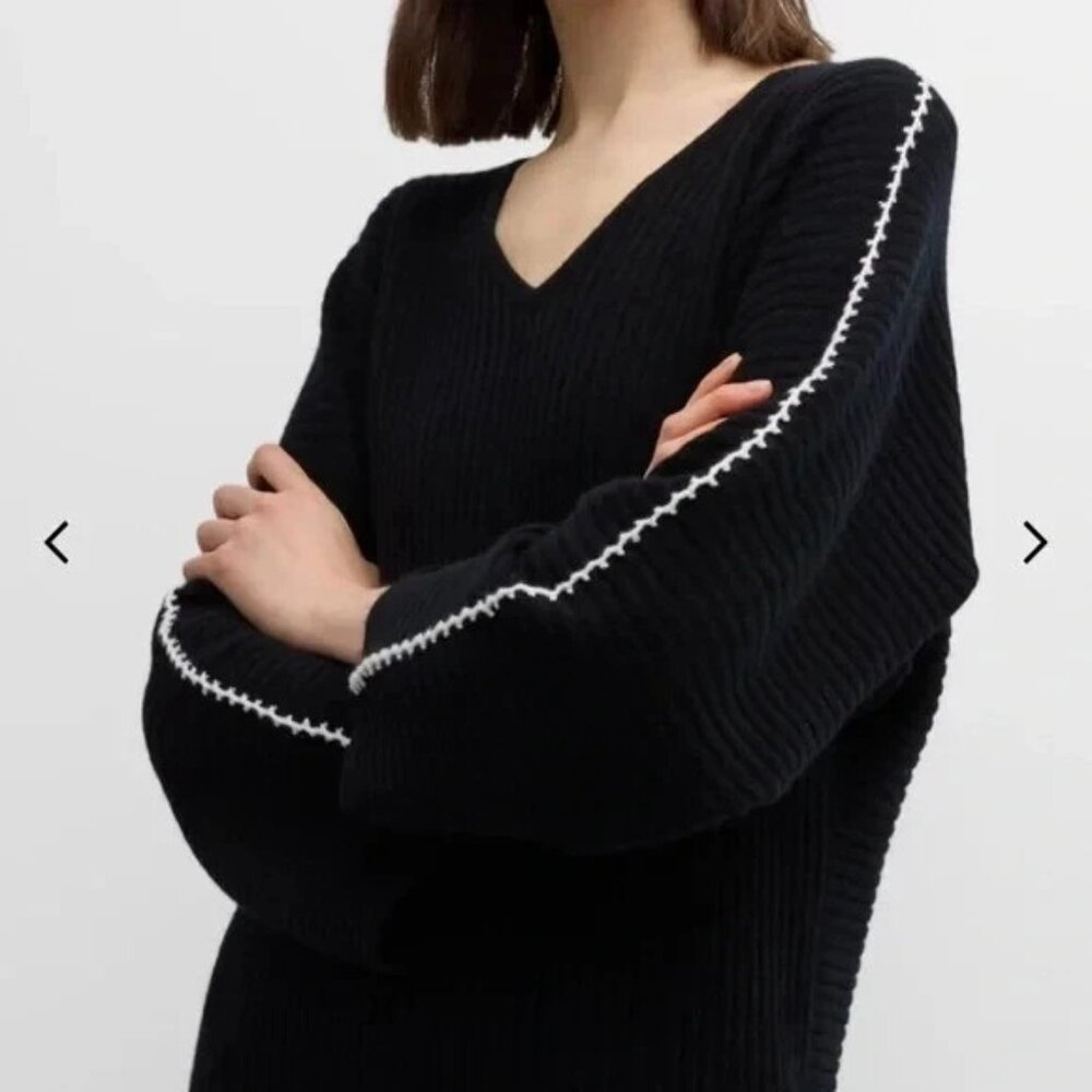 NWT Neiman Marcus Cashmere Ribbed V-Neck Whit Whipstitch Sweater